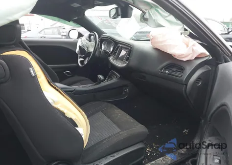 2021 Dodge Challenger Sxt z USA, uszkodzony, nr VIN 2C3CDZAG3MH630859